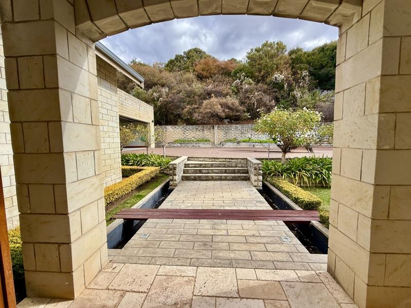 5 Bedroom Property for Sale in Clarens Free State